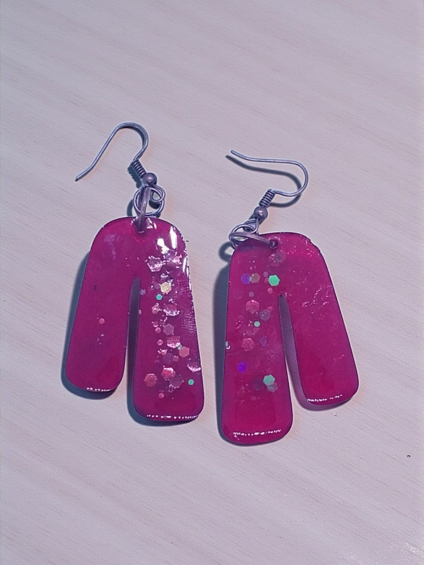 Artymunk3y fuchsia arch shaped resin earrings with iridescent glitter. Lightweight and handmade.