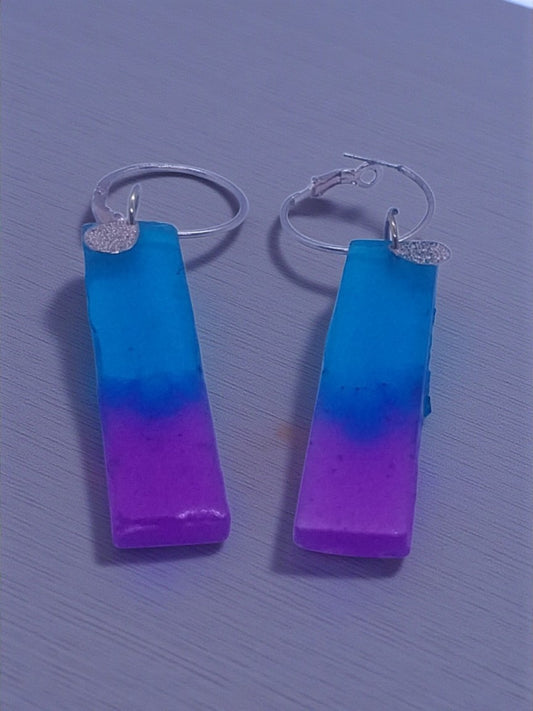 Artymunk3y blue and purple ombre resin bar hoop earrings with silver-tone hoops.
