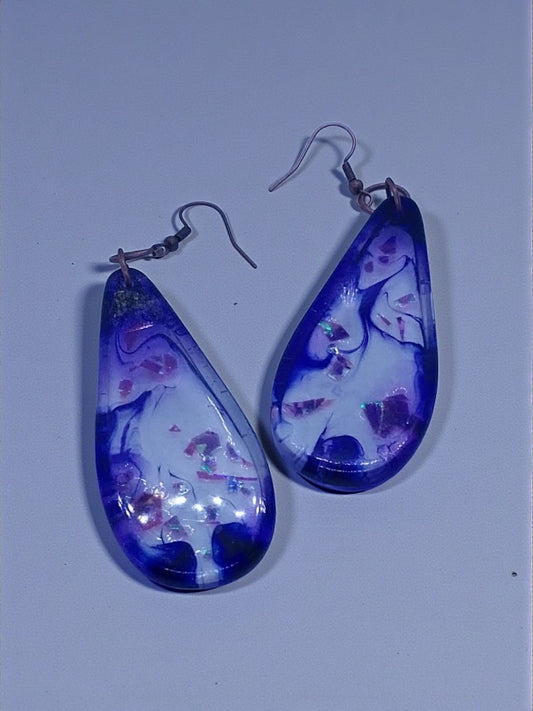 Artymunk3y teardrop resin dangle earrings with purple and white swirls and iridescent inclusions. Antiqued copper hooks.